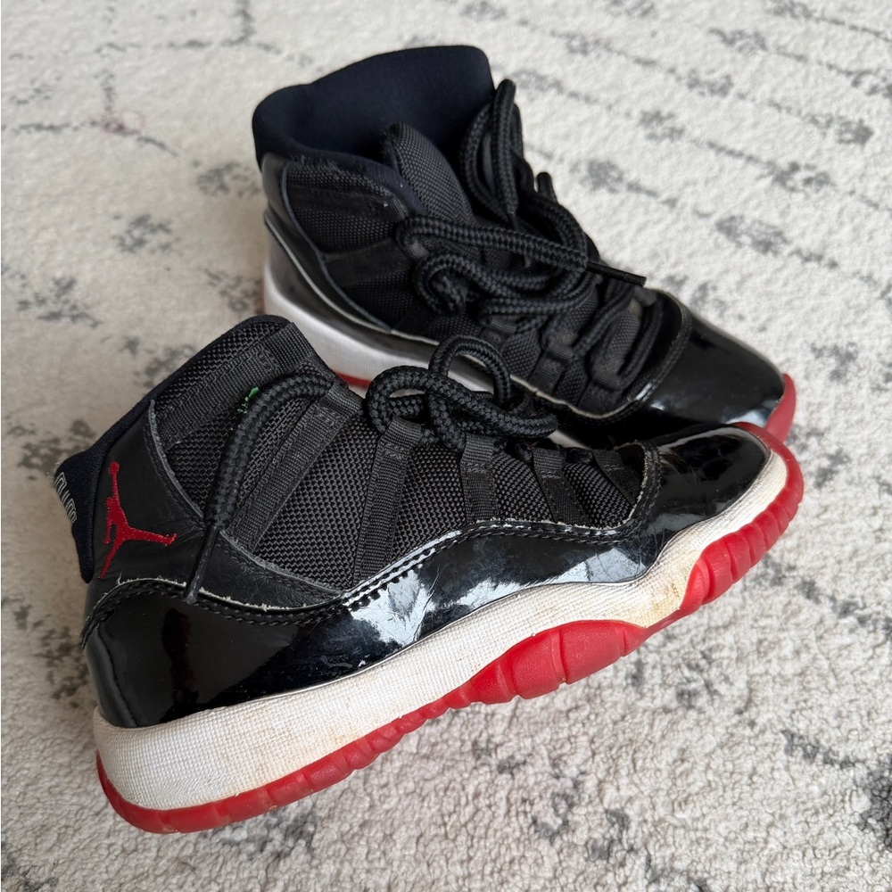 Air Jordan 11 Retro Bred 2019 Sneaker 4Y